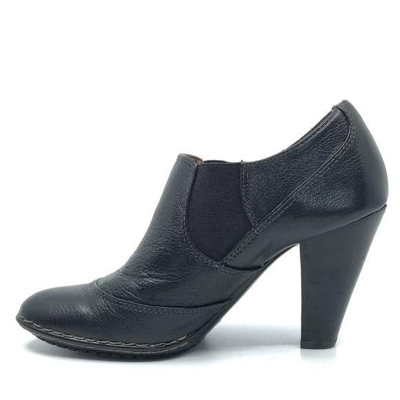 SOFFT BLACK LEATHER ALMOND TOW ANKLE BOOTIE - Picture 7 of 8